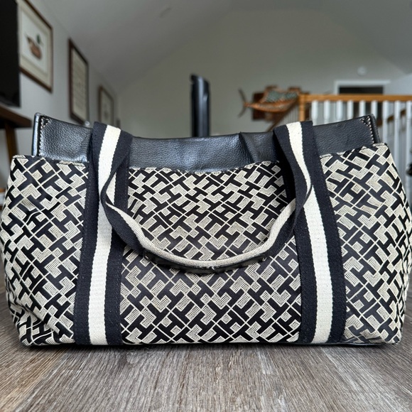 Tommy Hilfiger Black and‎ Cream Patterned Tote - Picture 5 of 14